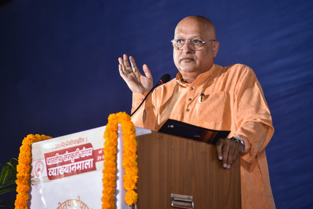 भारतीय संस्कृती संगम ने आयोजित केलेल्या 'सांस्कृतिक व्याख्यानमालेत' बोलताना सुप्रसिद्ध अभिनेता राहुल सोलापूरकर